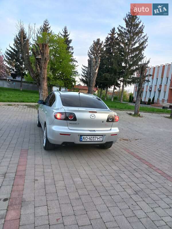 Седан Mazda 3 2007 в Ужгороді