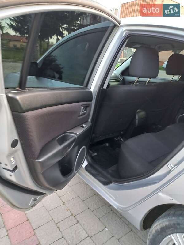 Седан Mazda 3 2007 в Ужгороді