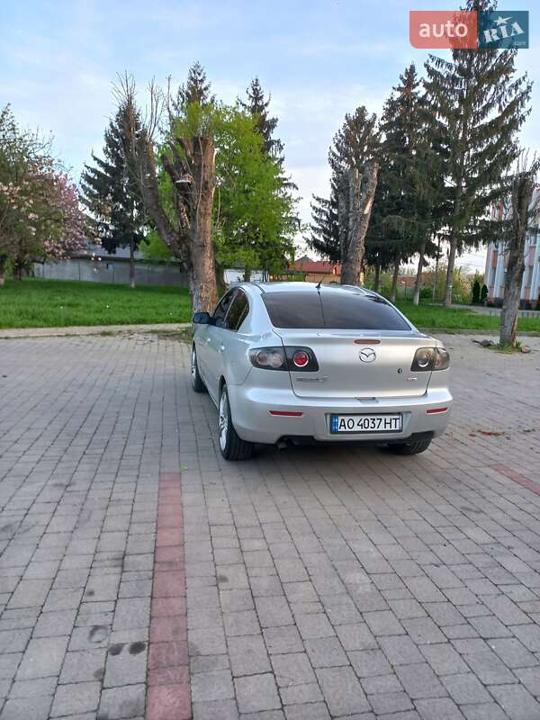 Седан Mazda 3 2007 в Ужгороді