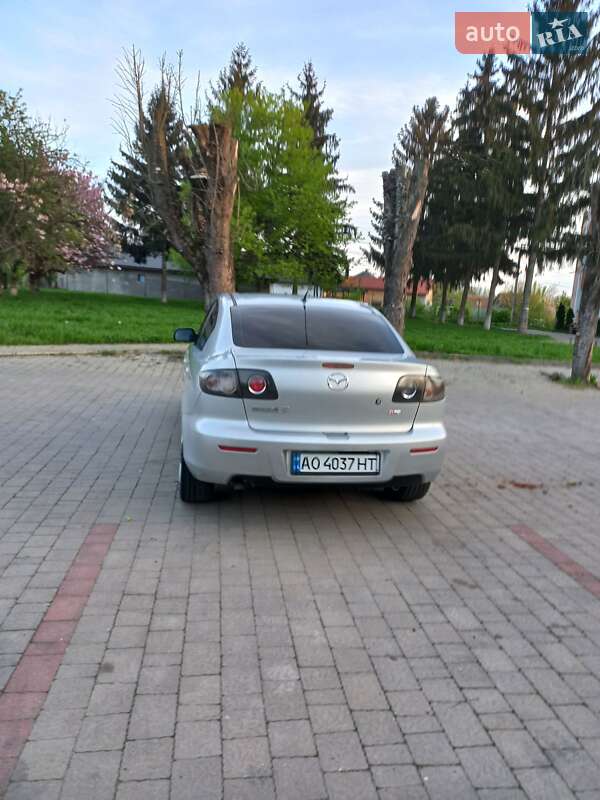 Седан Mazda 3 2007 в Ужгороді