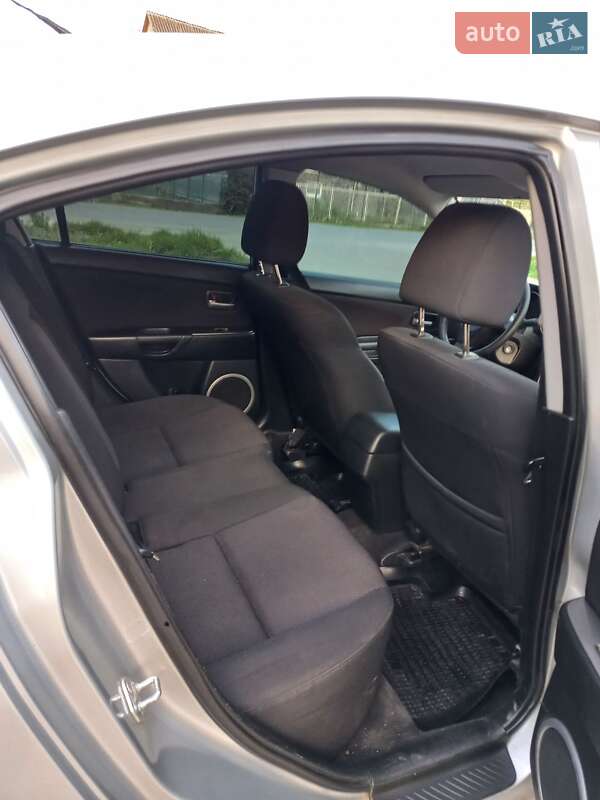 Седан Mazda 3 2007 в Ужгороді