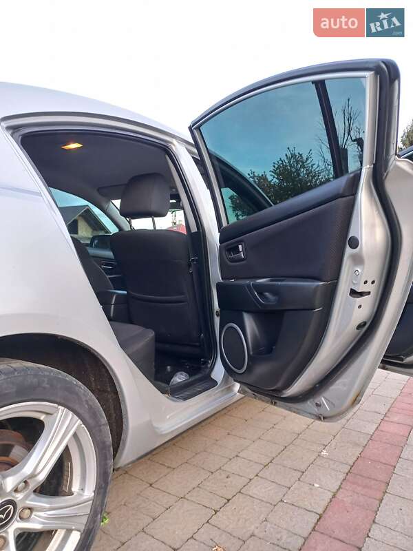 Седан Mazda 3 2007 в Ужгороді