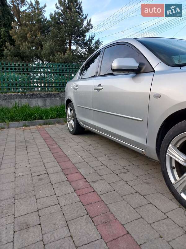Седан Mazda 3 2007 в Ужгороді