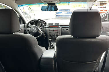 Седан Mazda 3 2006 в Обухове