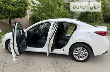 Седан Mazda 3 2014 в Ужгороде