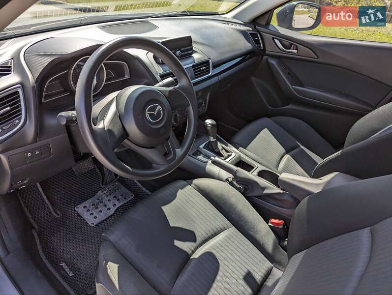 Седан Mazda 3 2014 в Обухове