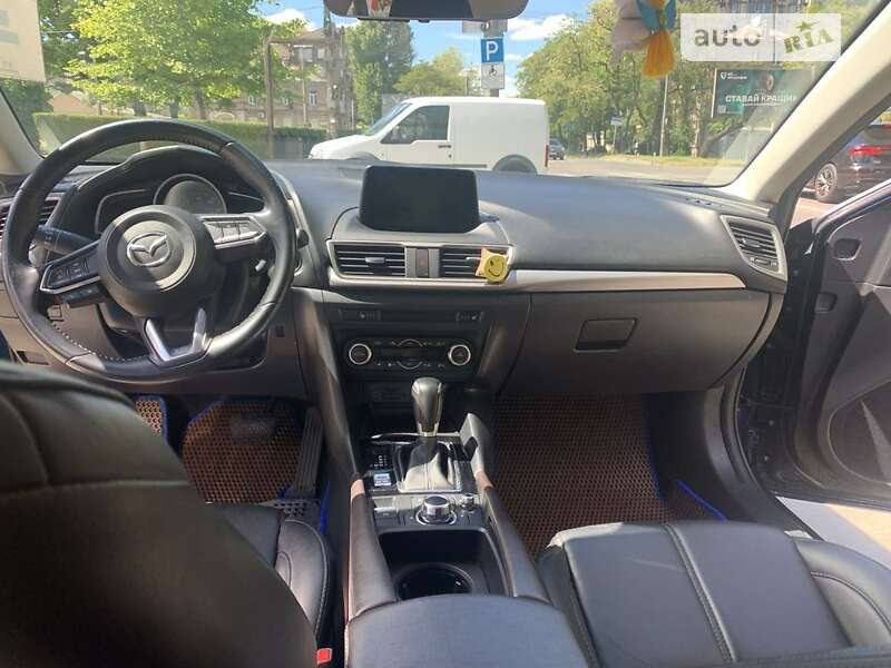 Хэтчбек Mazda 3 2018 в Днепре