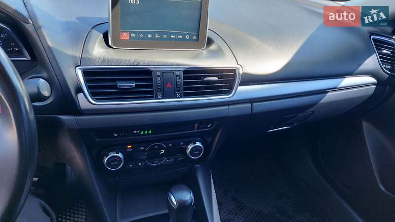 Седан Mazda 3 2014 в Запорожье