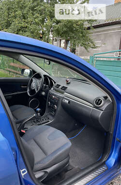 Седан Mazda 3 2004 в Жовкве