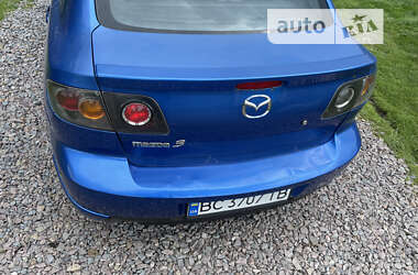 Седан Mazda 3 2004 в Жовкві