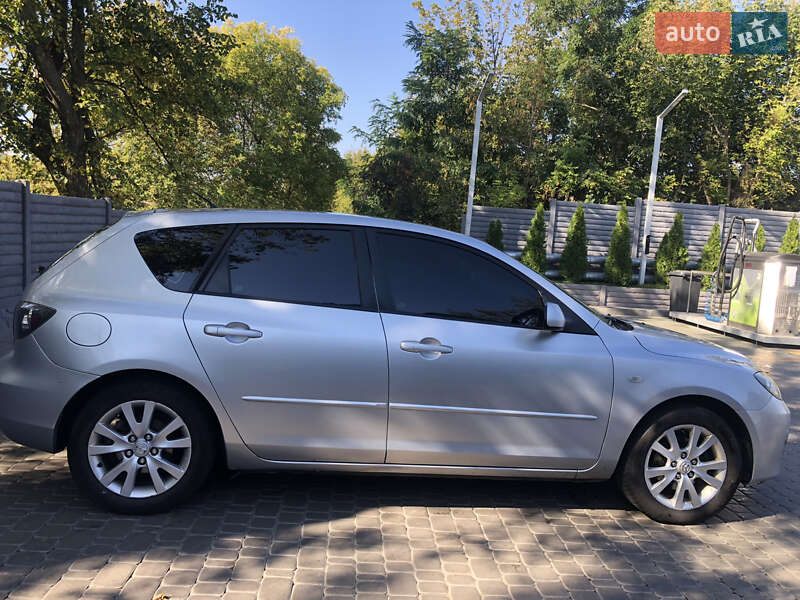 Хэтчбек Mazda 3 2006 в Черновцах