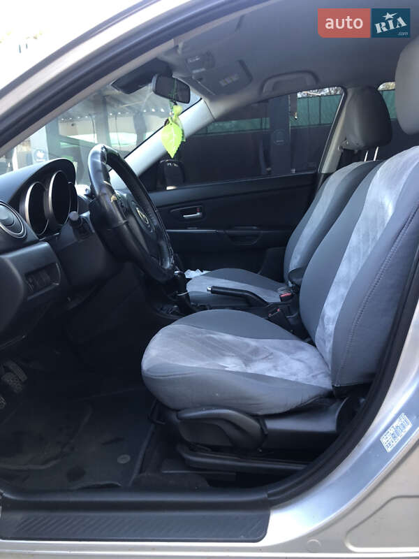 Хетчбек Mazda 3 2006 в Чернівцях