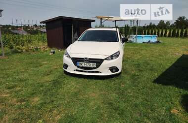 Седан Mazda 3 2015 в Ровно