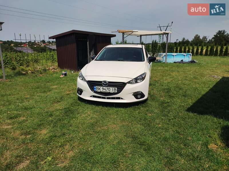 Седан Mazda 3 2015 в Рівному