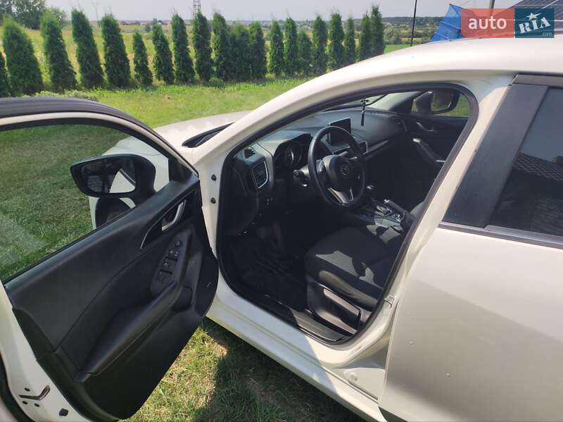 Седан Mazda 3 2015 в Рівному