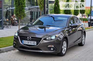 Седан Mazda 3 2015 в Ужгороде