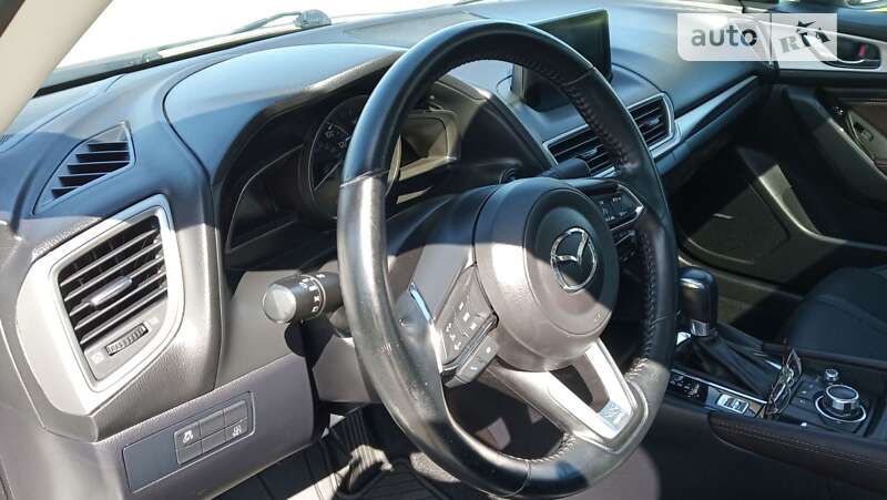 Седан Mazda 3 2016 в Дніпрі