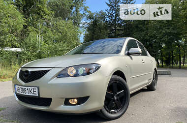Седан Mazda 3 2004 в 