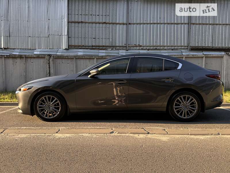 Седан Mazda 3 2019 в Львові