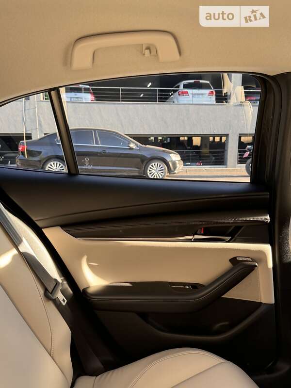 Седан Mazda 3 2019 в Львові