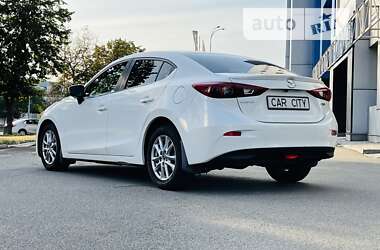 Седан Mazda 3 2015 в Киеве