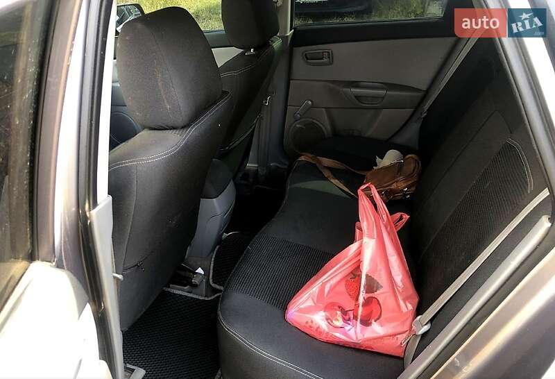 Хэтчбек Mazda 3 2004 в Врадиевке