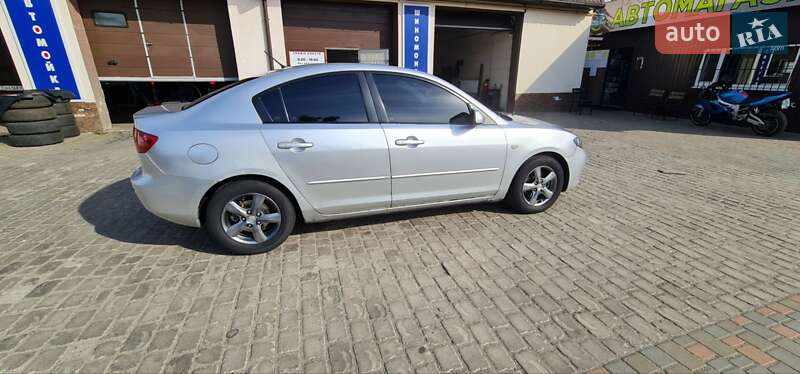 Седан Mazda 3 2004 в Новомосковске