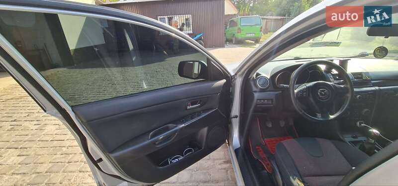 Седан Mazda 3 2004 в Новомосковске
