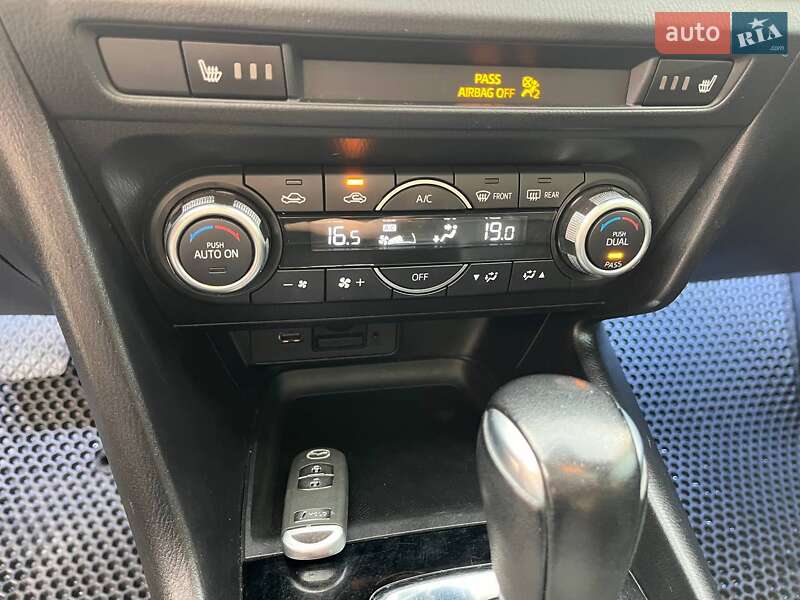 Хэтчбек Mazda 3 2017 в Запорожье