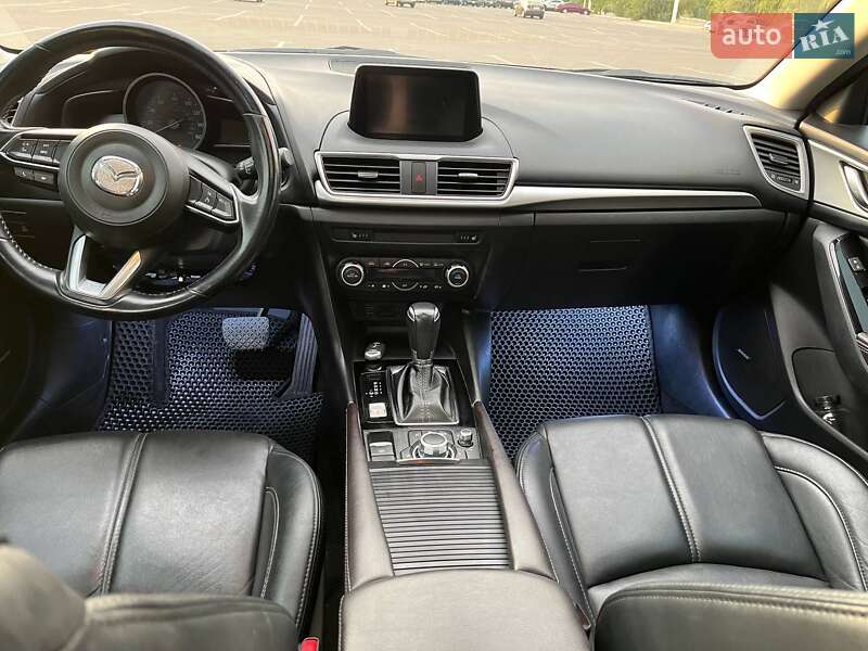 Хэтчбек Mazda 3 2017 в Запорожье