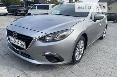 Седан Mazda 3 2014 в Черновцах