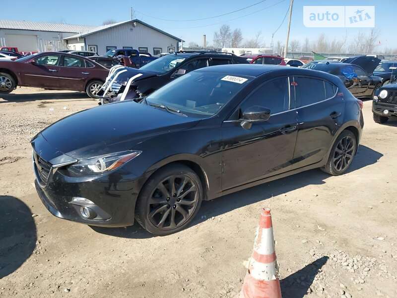 Хэтчбек Mazda 3 2015 в Ужгороде