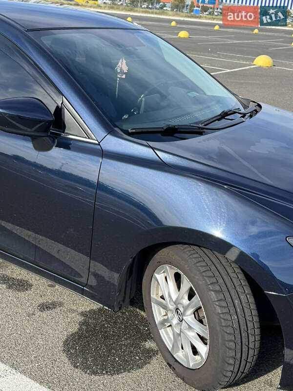 Седан Mazda 3 2016 в Киеве