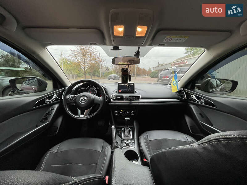 Седан Mazda 3 2015 в Краматорську
