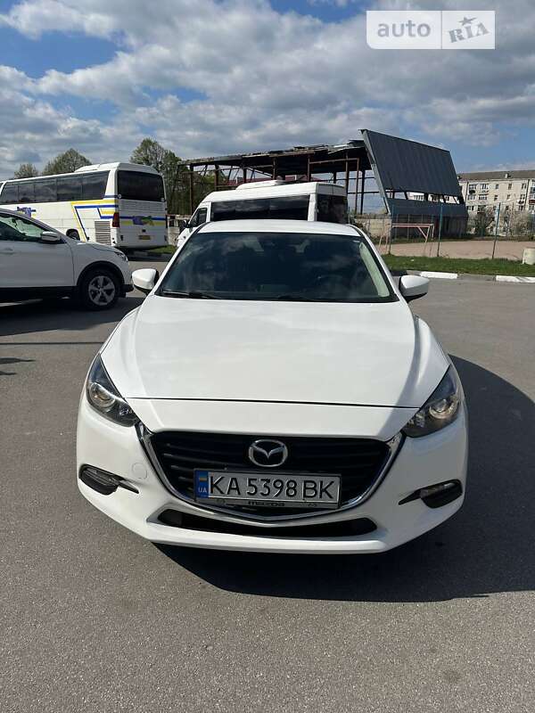 Седан Mazda 3 2016 в Богуславе