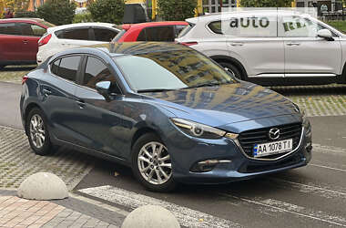 Седан Mazda 3 2017 в Києві