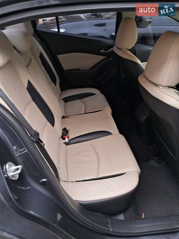 Седан Mazda 3 2016 в Полтаве