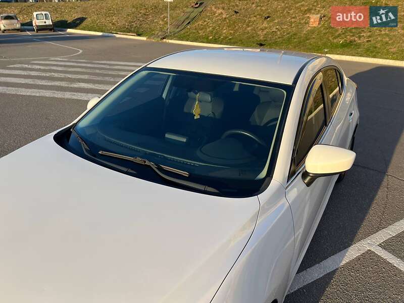 Седан Mazda 3 2014 в Виннице