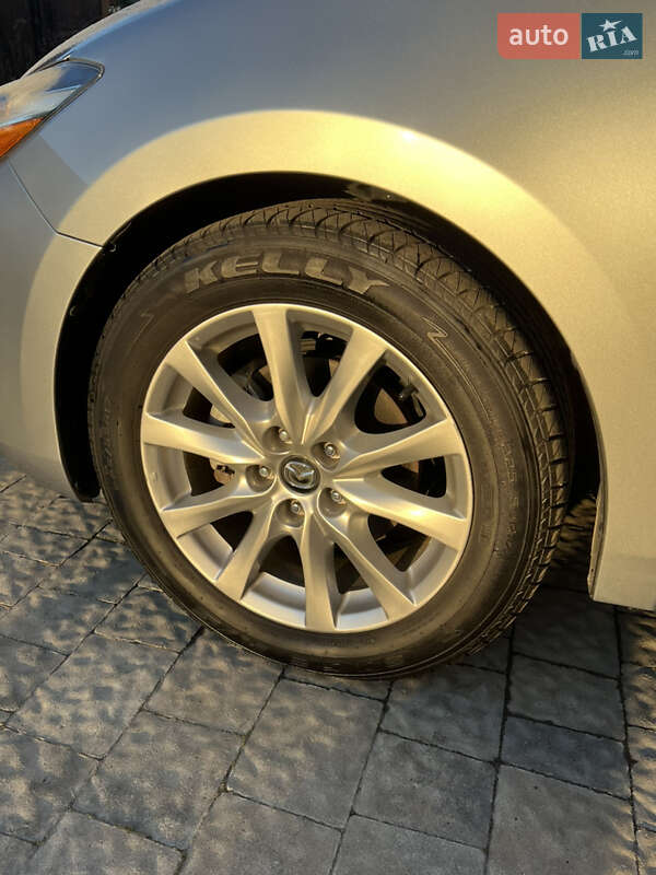 Седан Mazda 3 2016 в Скнилове