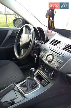 Седан Mazda 3 2011 в 