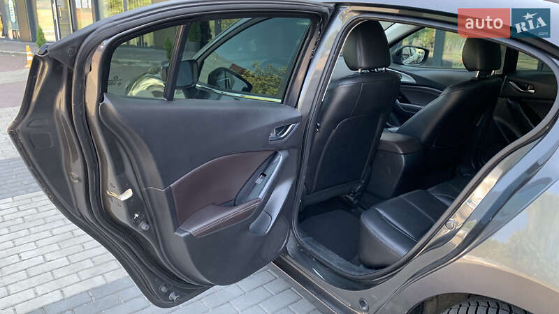 Седан Mazda 3 2017 в Луцьку
