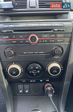 Седан Mazda 3 2005 в 