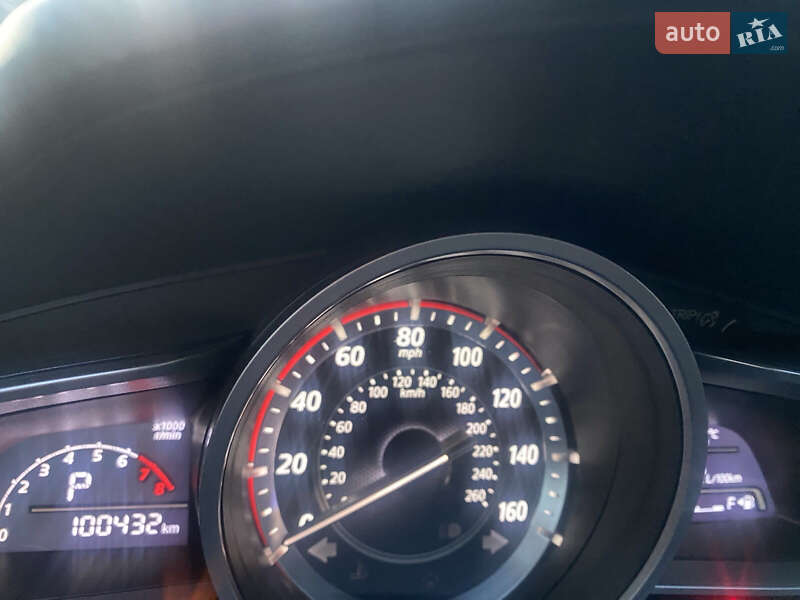 Седан Mazda 3 2016 в Черновцах