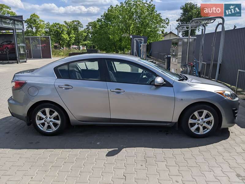 Седан Mazda 3 2009 в Шептицькому