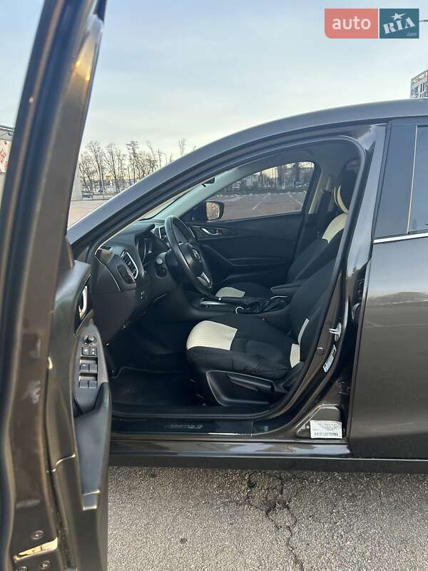 Седан Mazda 3 2013 в Киеве