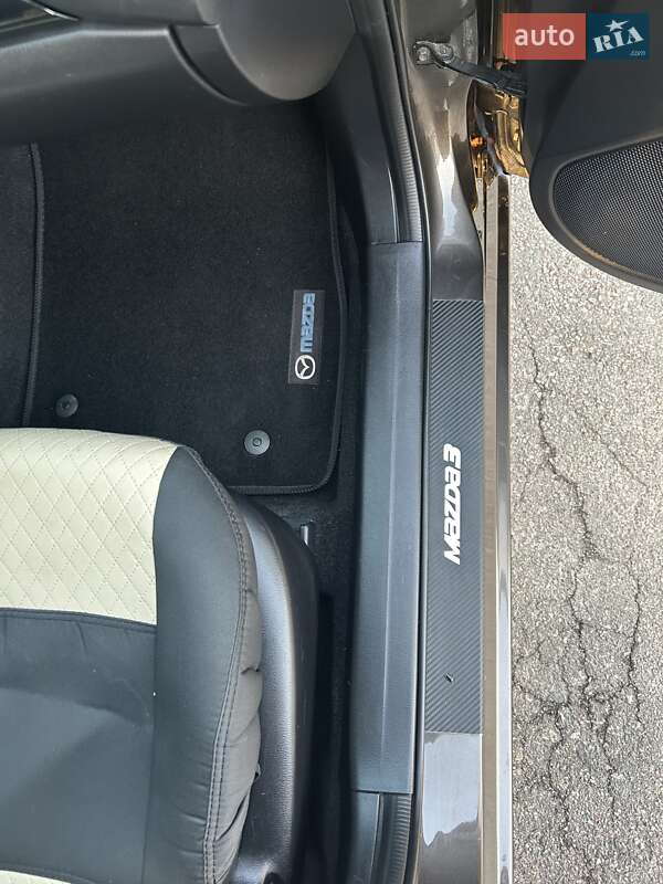 Седан Mazda 3 2013 в Киеве