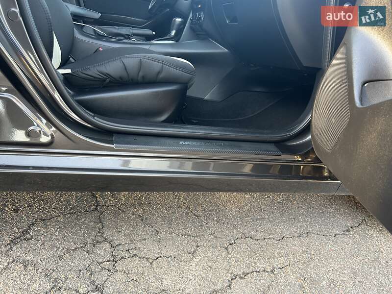 Седан Mazda 3 2013 в Киеве