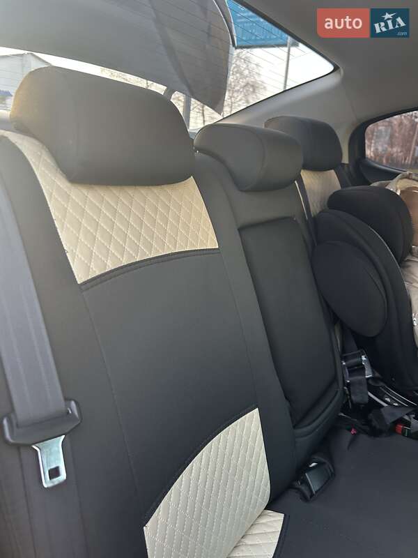 Седан Mazda 3 2013 в Киеве