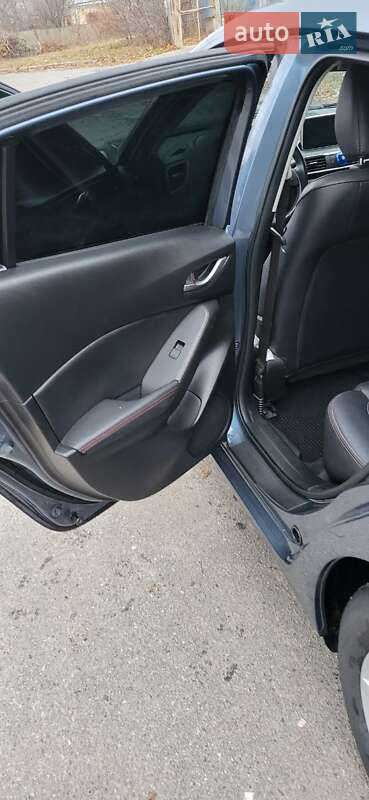 Седан Mazda 3 2015 в Полтаве
