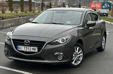 Седан Mazda 3 2016 в Киеве